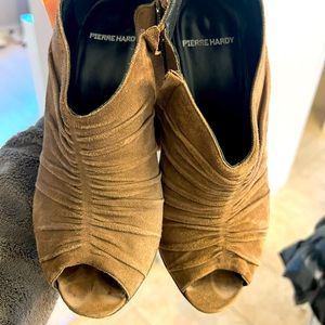 Pierre hardy brown suede booties size 40
